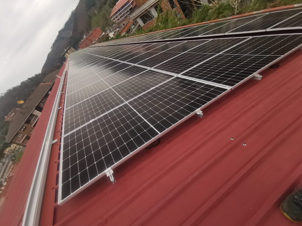 Martxoaren amaieran amaituko da Olaizaga kiroldegian lehenengo 140 plaka fotovoltaikoen instalakuntza, eta, jarraian, bigarren faseari ekingo zaio